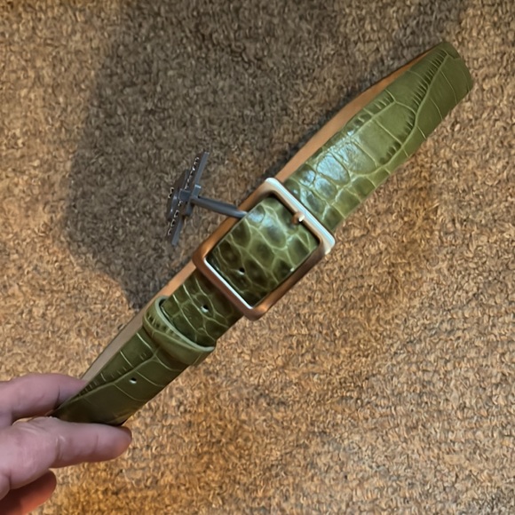 Vtg ANN TAYLOR Size Medium Green Leather Croc Embossed Belt Silver Closure NEW - Picture 5 of 16